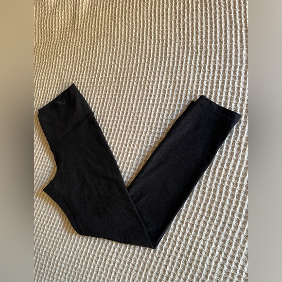 Aritzia grey leggings - Picture 4 of 9